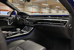 Sininen Audi A8 2022 kuva 13.
