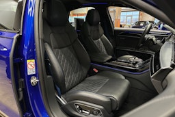 Sininen Audi A8 2022 kuva 14.