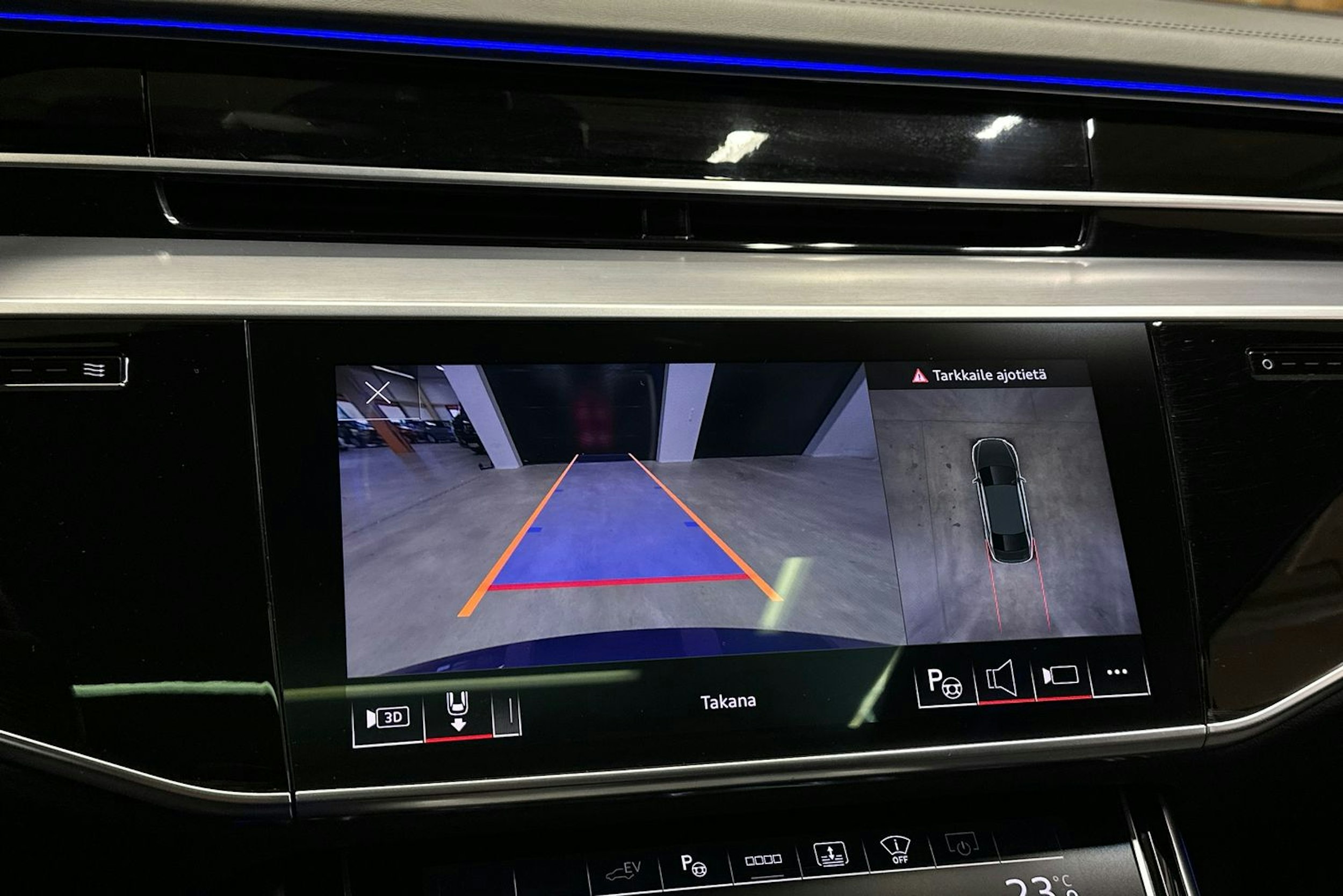 Sininen Audi A8 2022 kuva 20.