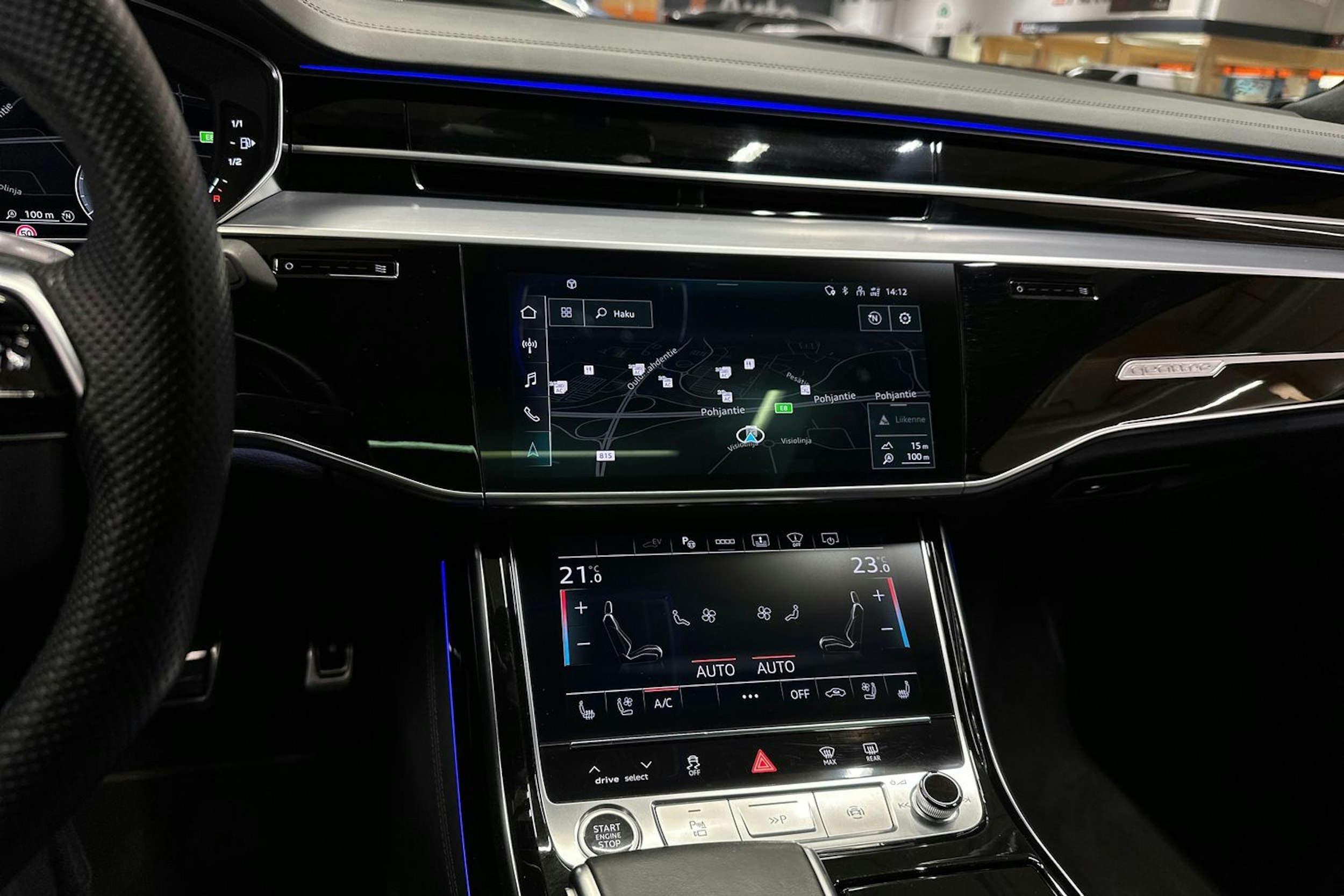 Sininen Audi A8 2022 kuva 24.