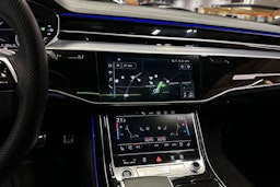 Sininen Audi A8 2022 kuva 24.