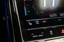 Sininen Audi A8 2022 kuva 25.