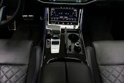 Sininen Audi A8 2022 kuva 26.