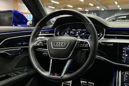 Sininen Audi A8 2022 kuva 27.