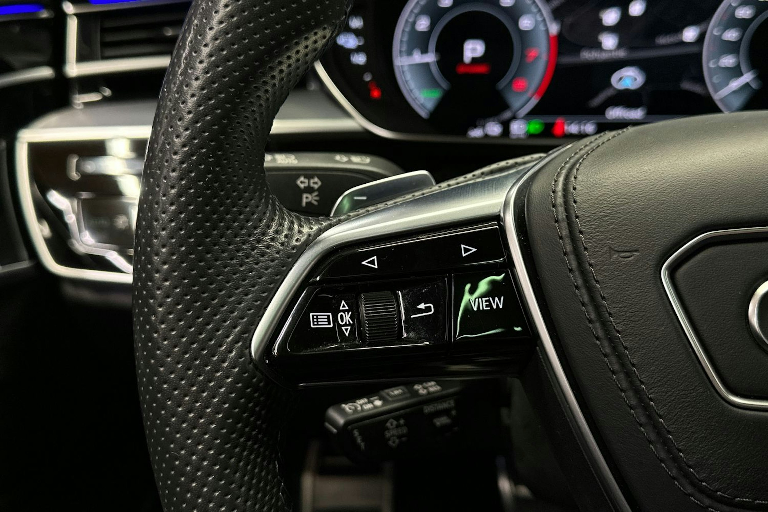 Sininen Audi A8 2022 kuva 29.