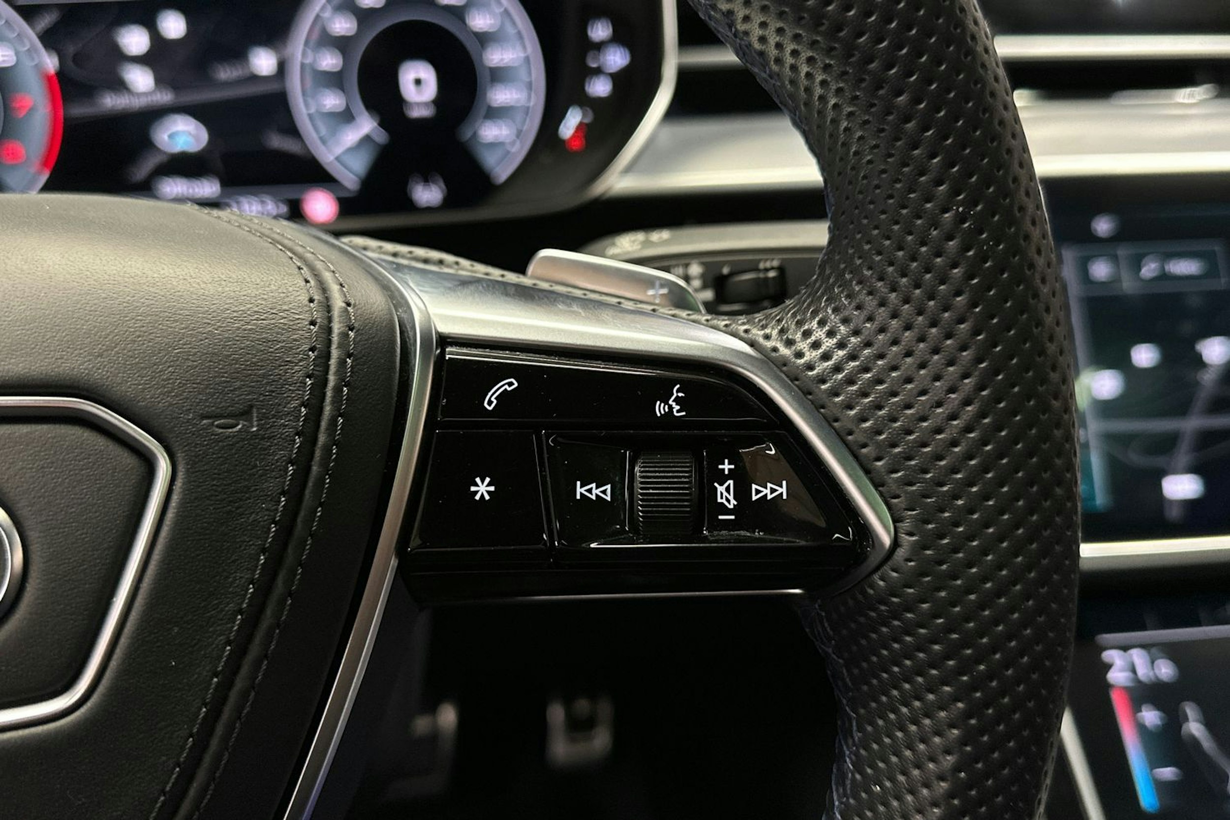 Sininen Audi A8 2022 kuva 30.