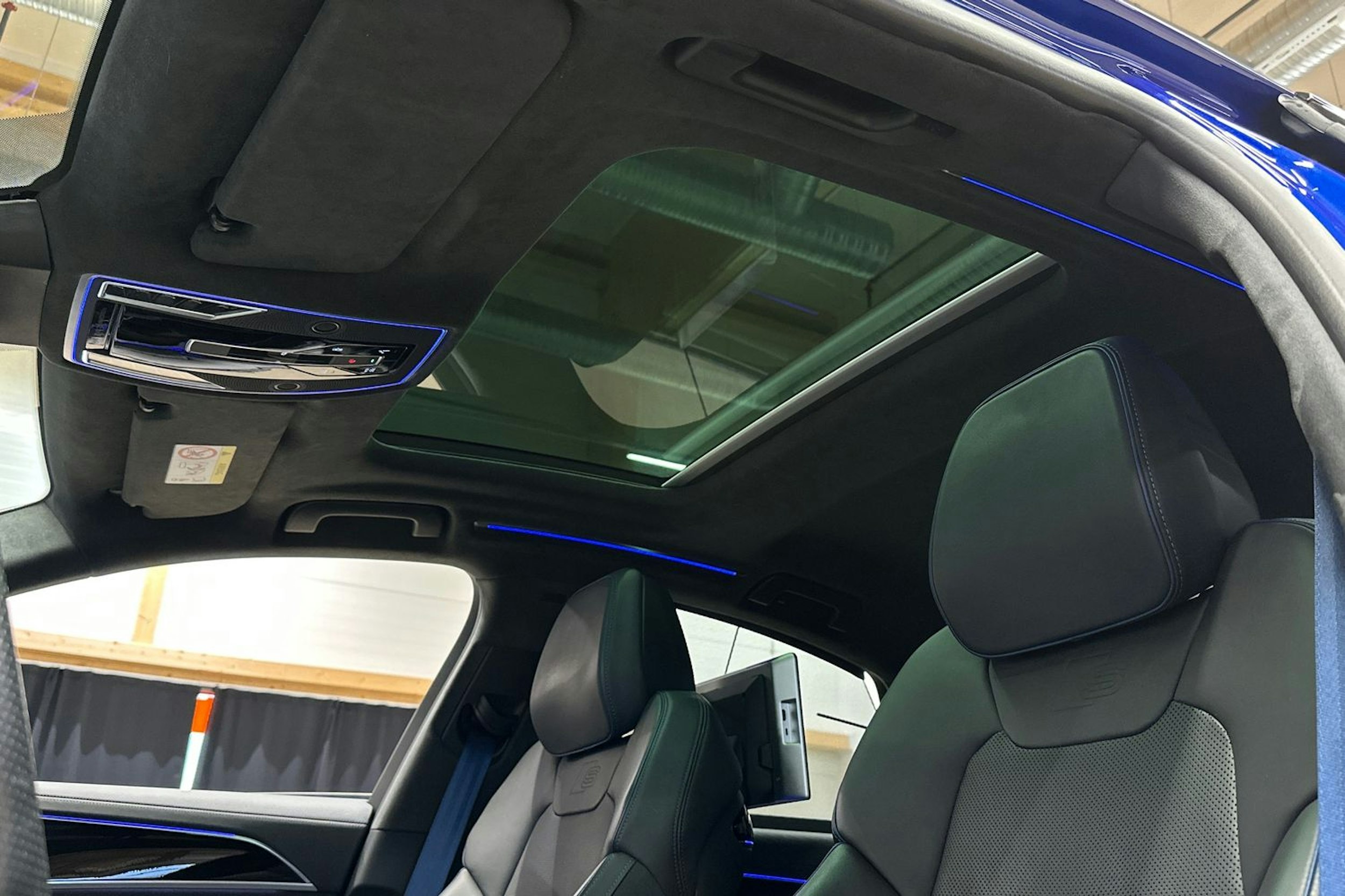 Sininen Audi A8 2022 kuva 34.