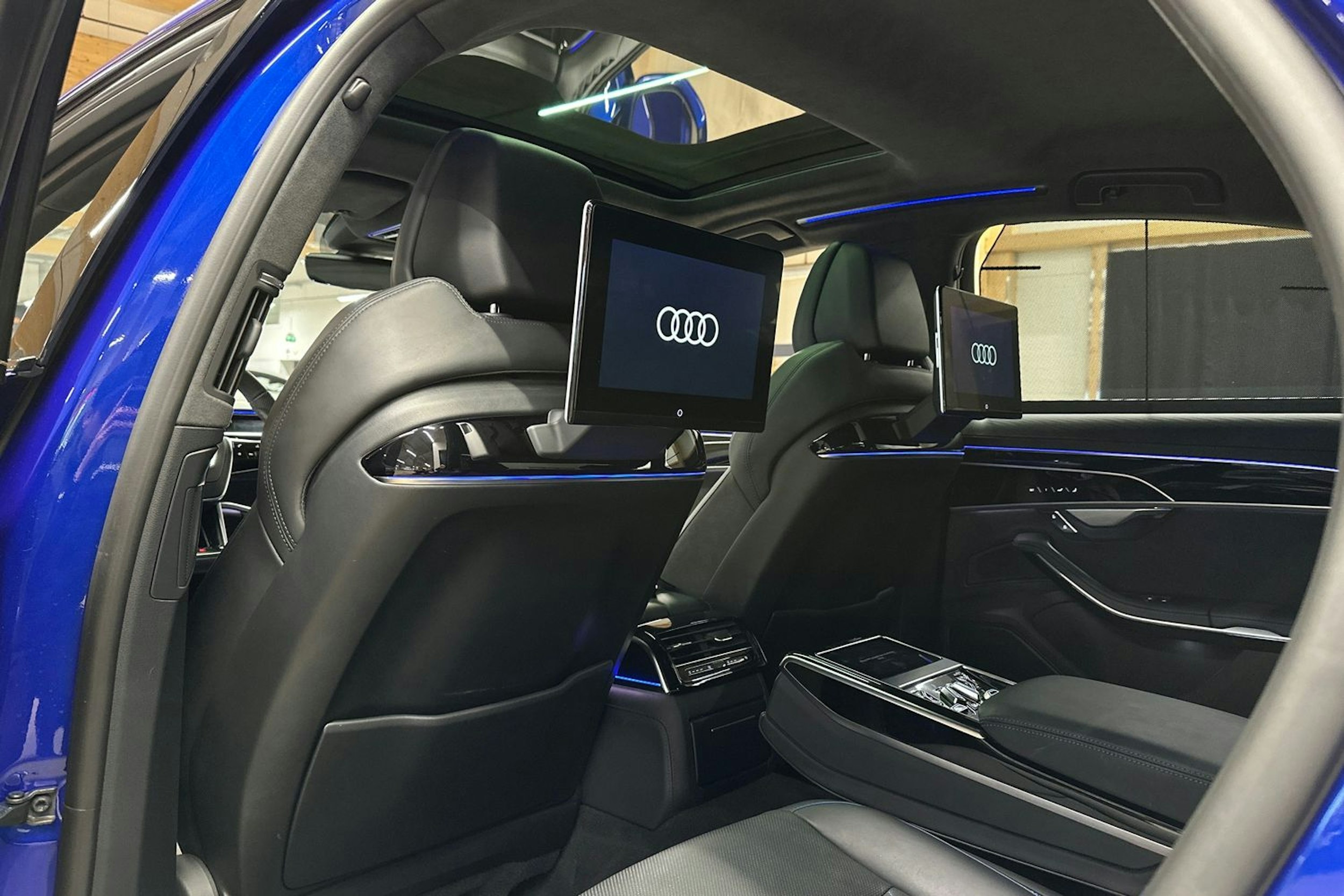 Sininen Audi A8 2022 kuva 35.