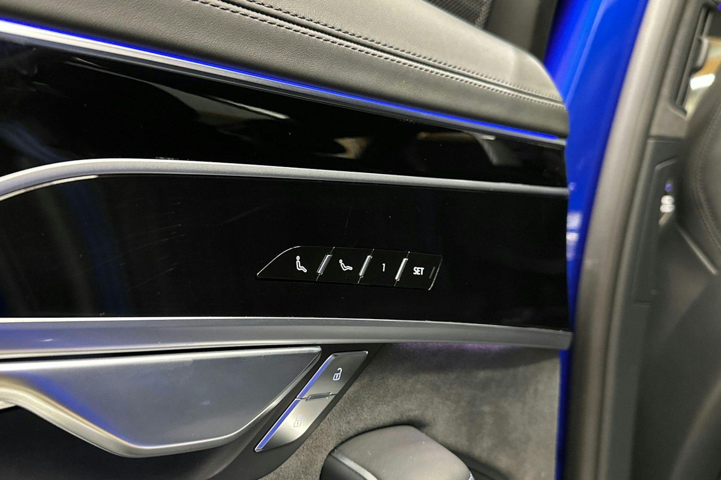 Sininen Audi A8 2022 kuva 36.