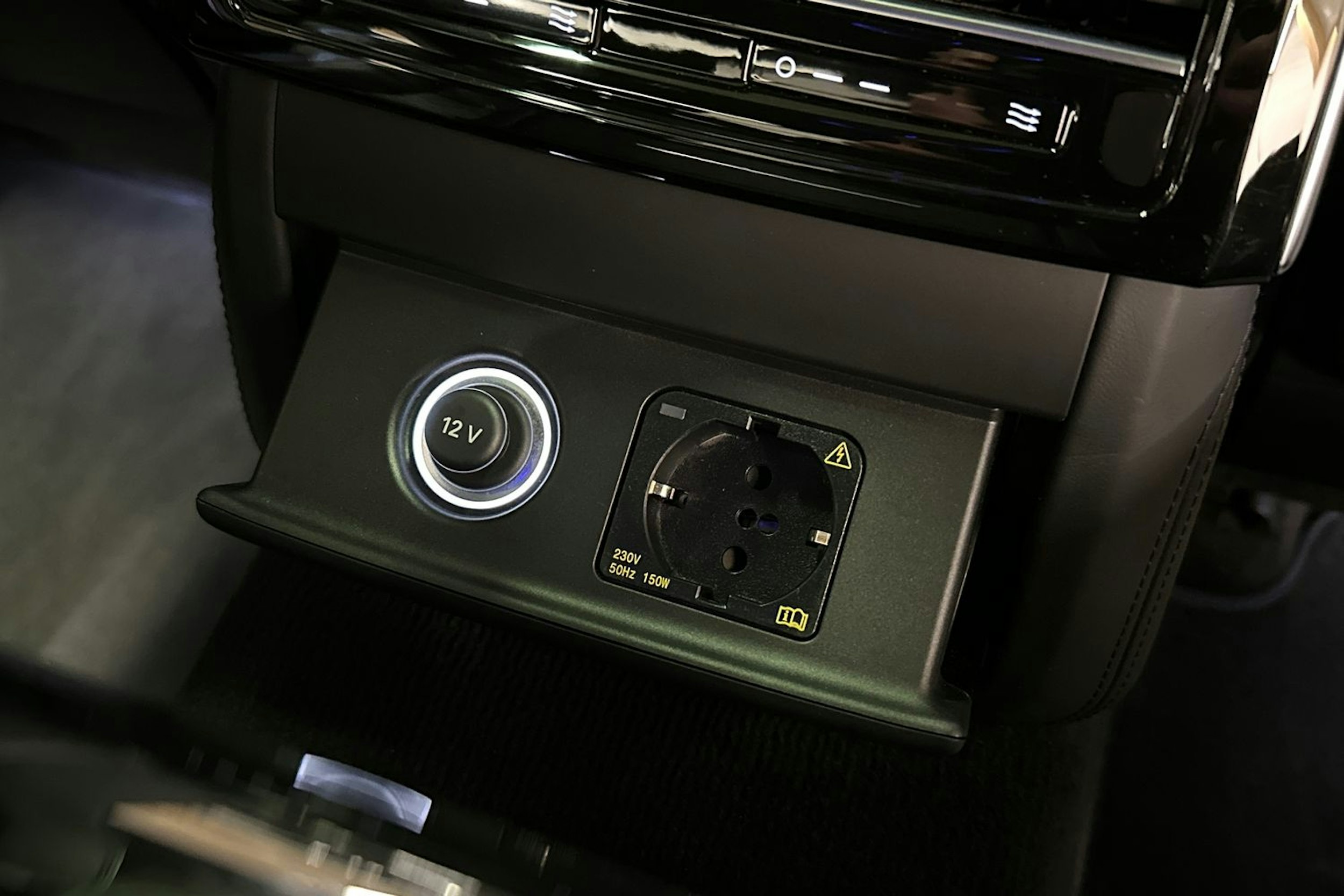 Sininen Audi A8 2022 kuva 38.