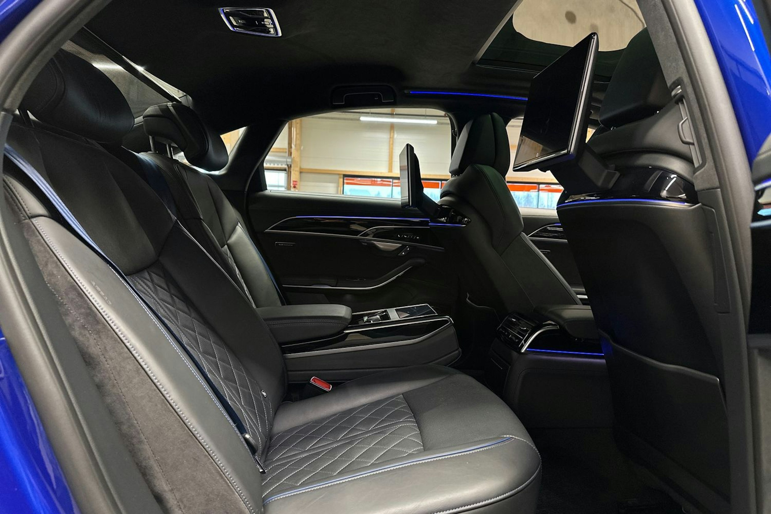 Sininen Audi A8 2022 kuva 40.