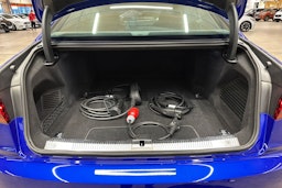 Sininen Audi A8 2022 kuva 41.