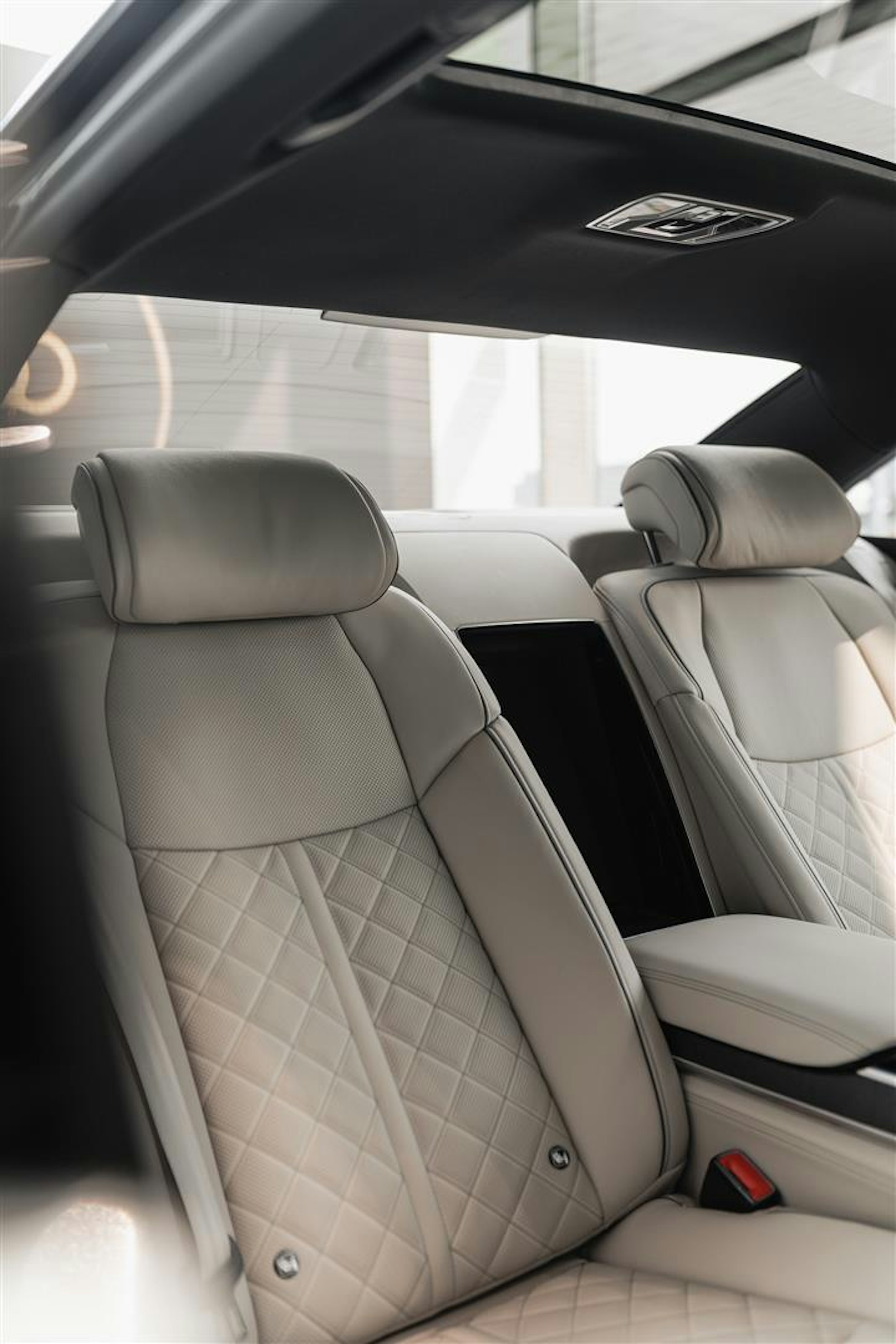 harmaa Audi A8 2024 kuva 16.