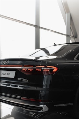 harmaa Audi A8 2024 kuva 19.
