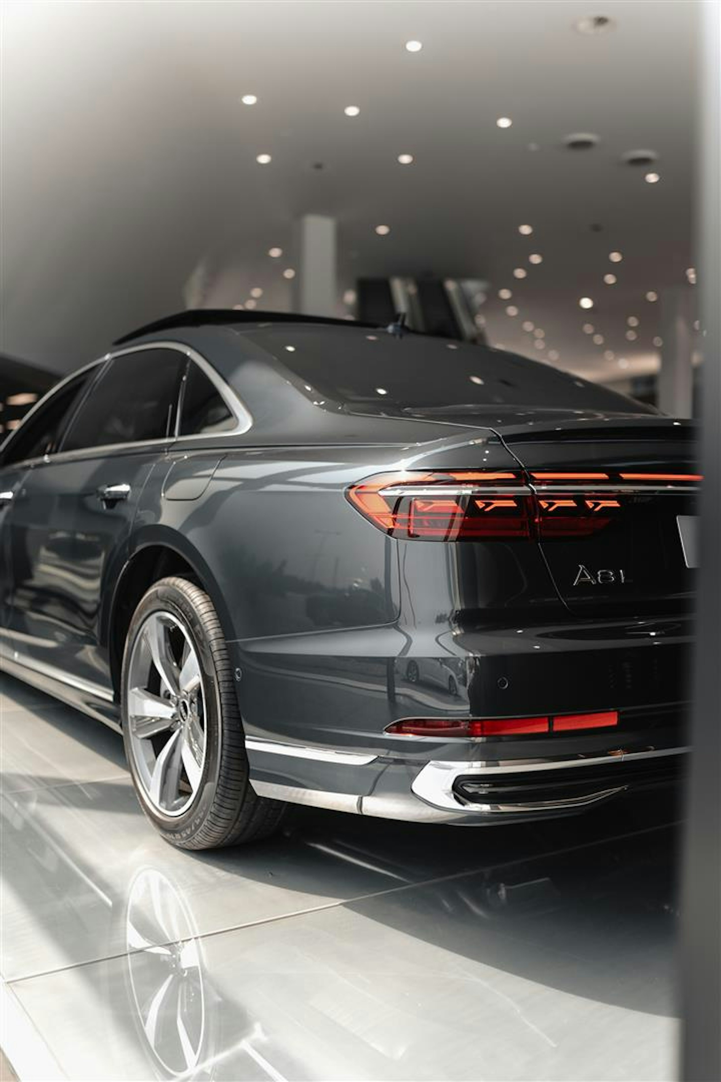 harmaa Audi A8 2024 kuva 20.