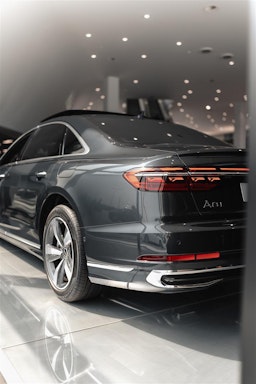 harmaa Audi A8 2024 kuva 20.