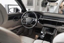 harmaa Audi A8 2024 kuva 23.