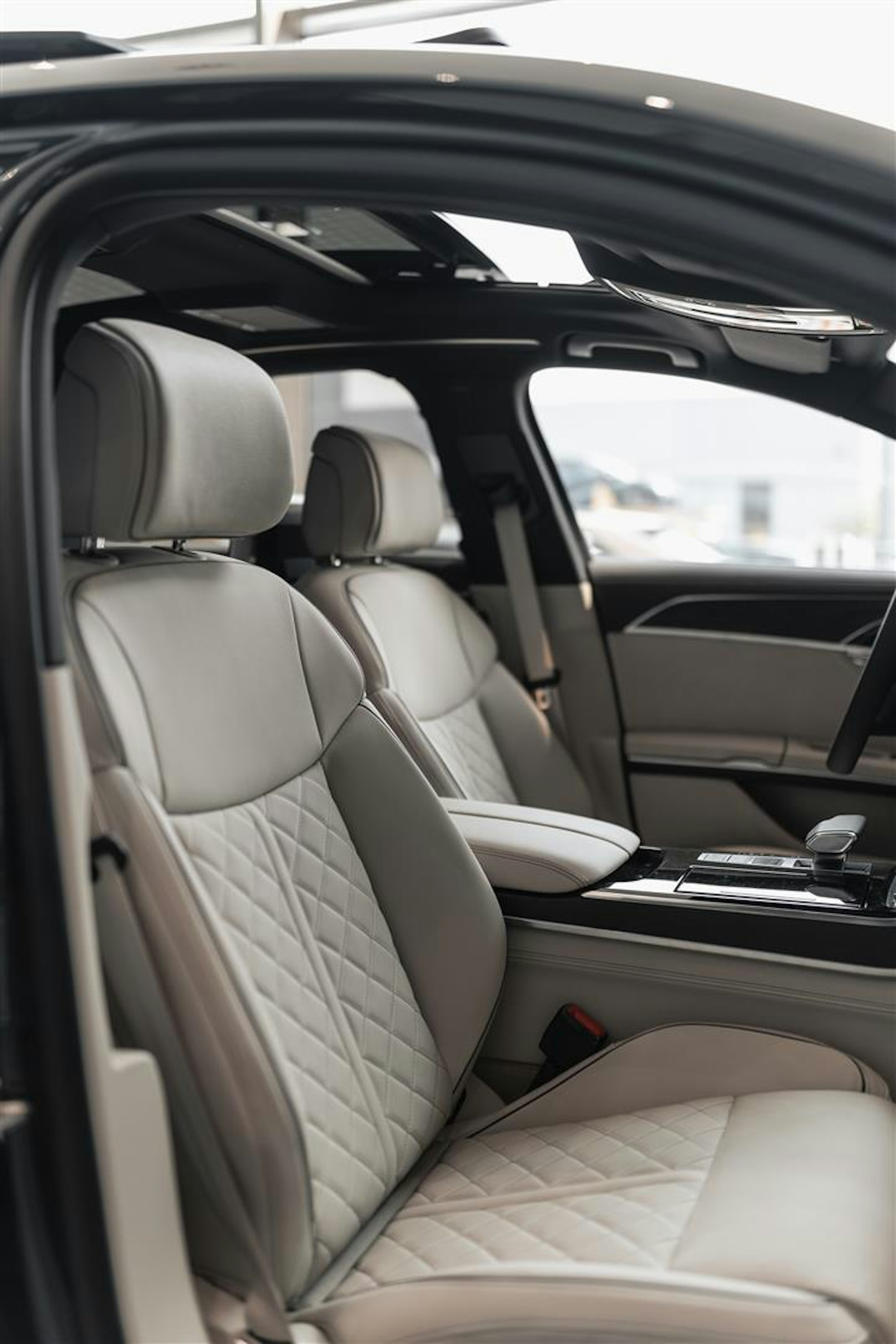 harmaa Audi A8 2024 kuva 25.