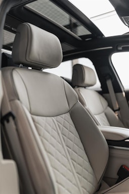 harmaa Audi A8 2024 kuva 26.
