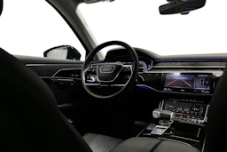 sininen Audi A8 2024 kuva 9.