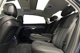 sininen Audi A8 2024 kuva 10.