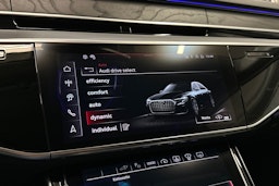 sininen Audi A8 2024 kuva 19.