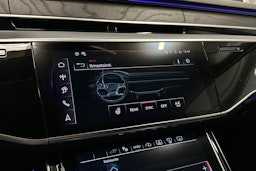 sininen Audi A8 2024 kuva 20.