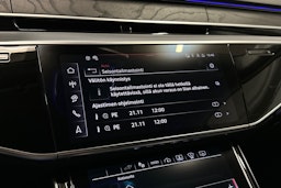sininen Audi A8 2024 kuva 21.