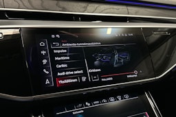 sininen Audi A8 2024 kuva 22.