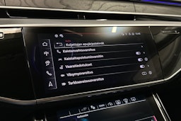 sininen Audi A8 2024 kuva 24.