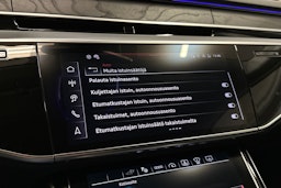 sininen Audi A8 2024 kuva 27.