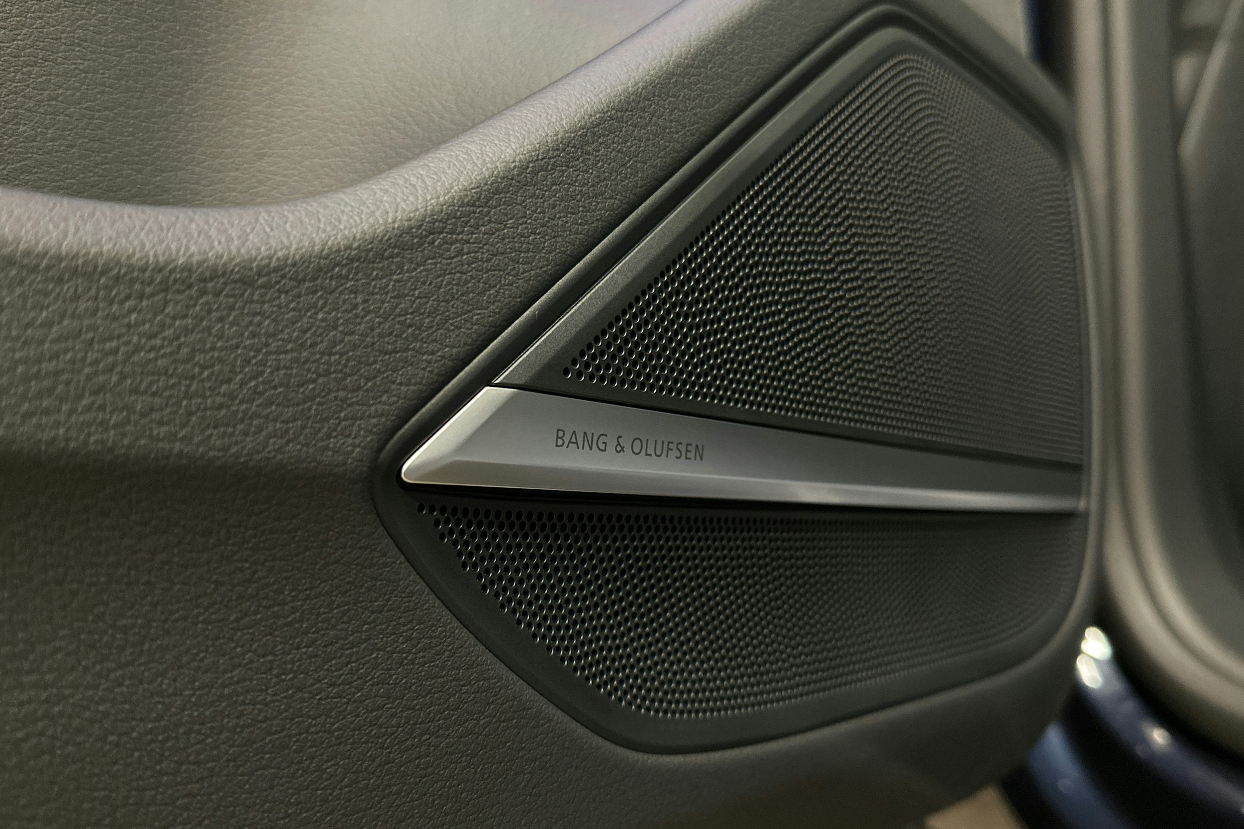 sininen Audi A8 2024 kuva 31.