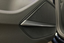 sininen Audi A8 2024 kuva 31.