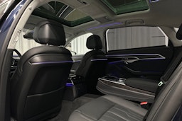 sininen Audi A8 2024 kuva 35.