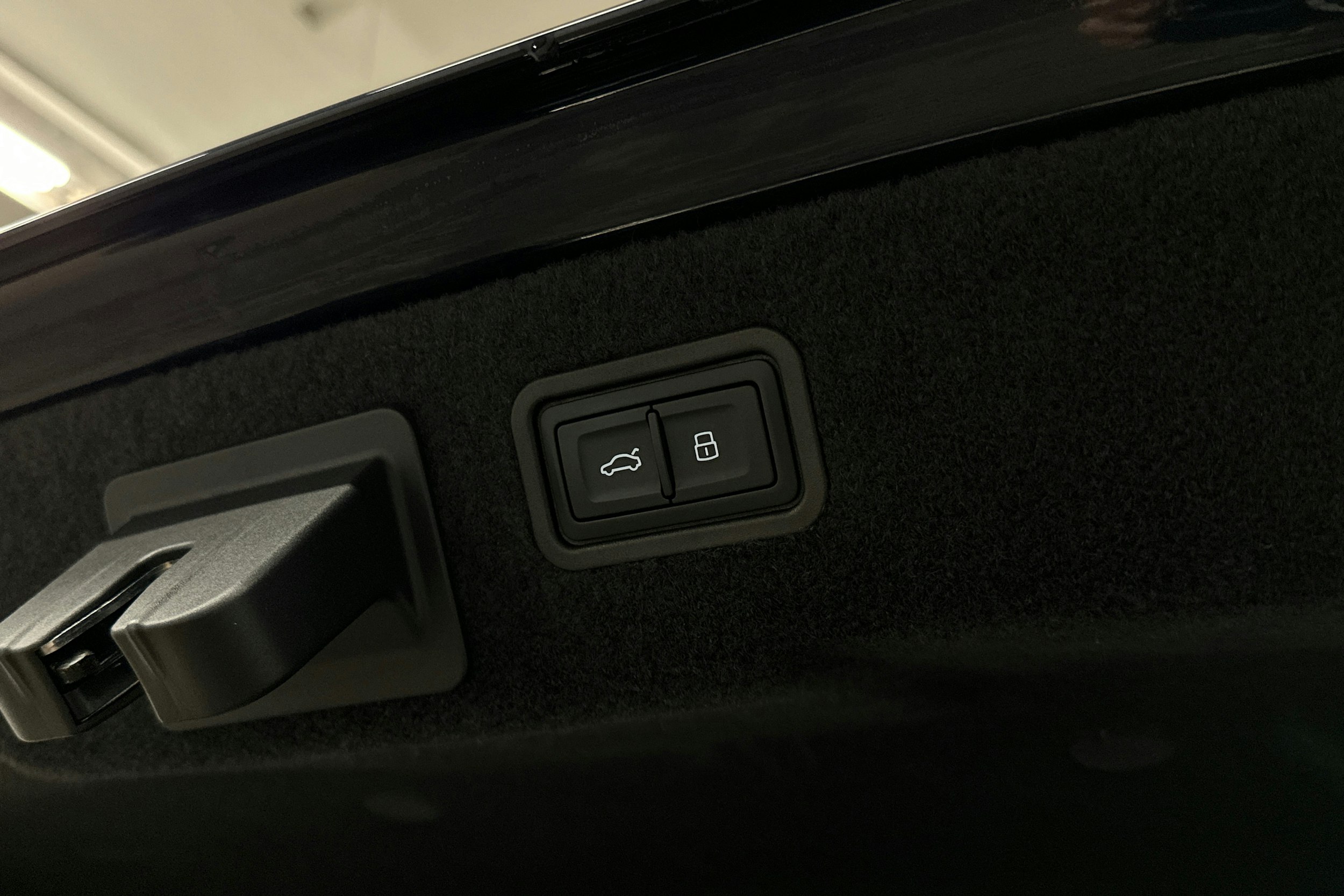 sininen Audi A8 2024 kuva 39.