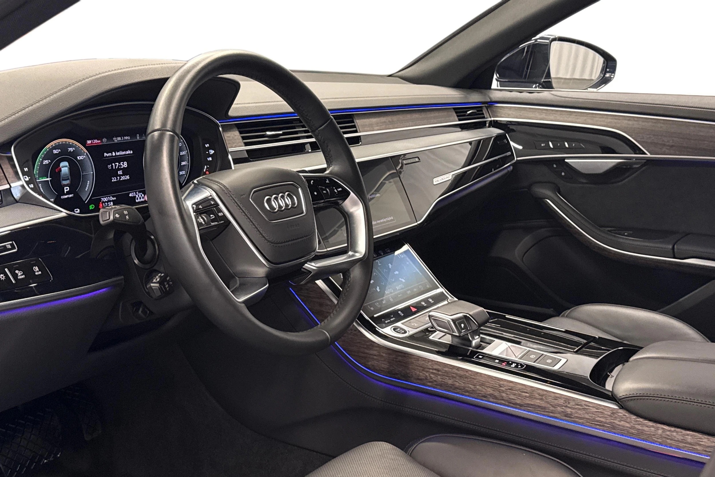 sininen Audi A8 2025 kuva 6.