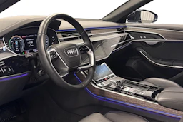 sininen Audi A8 2025 kuva 6.
