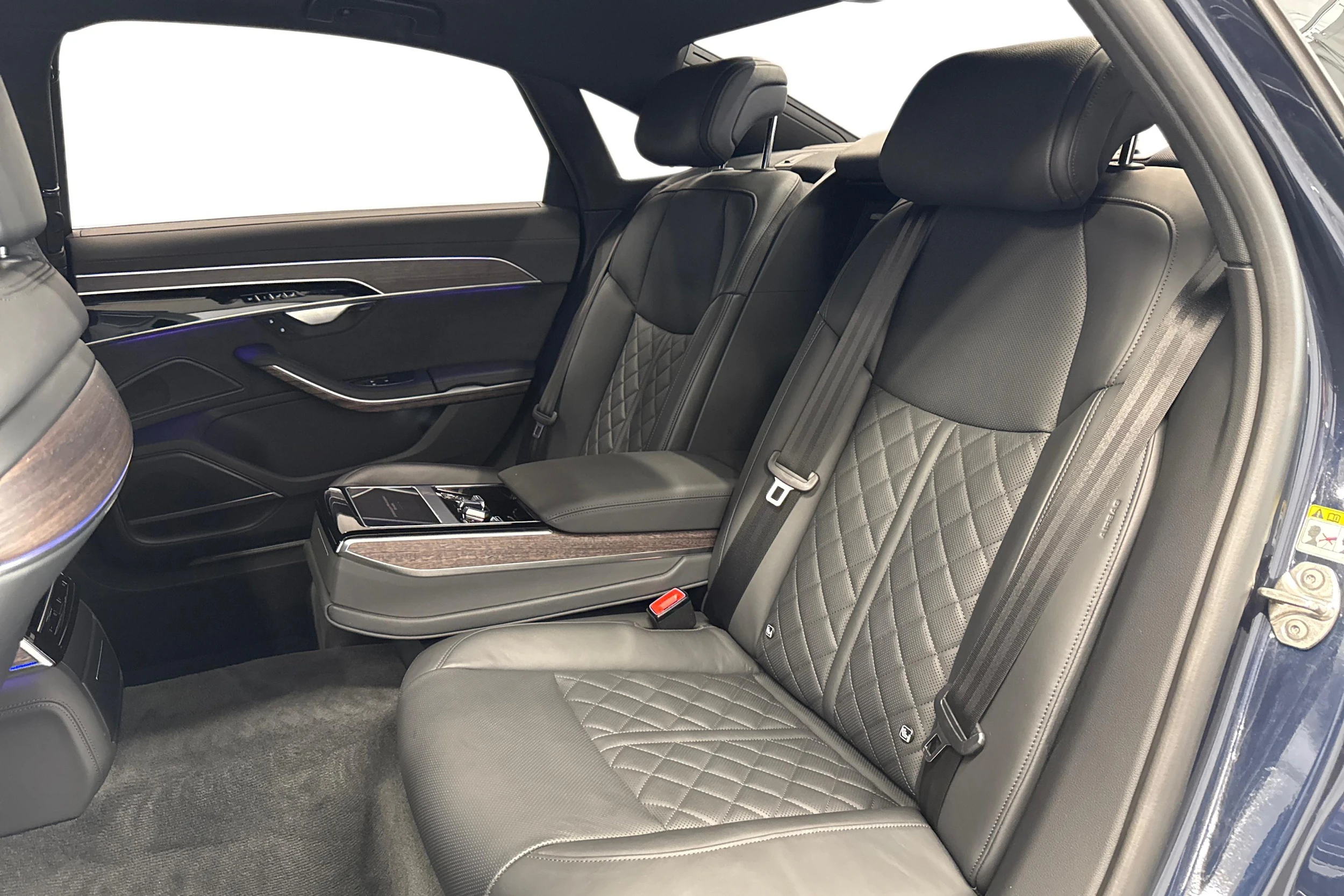 sininen Audi A8 2025 kuva 8.