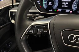 sininen Audi A8 2025 kuva 11.