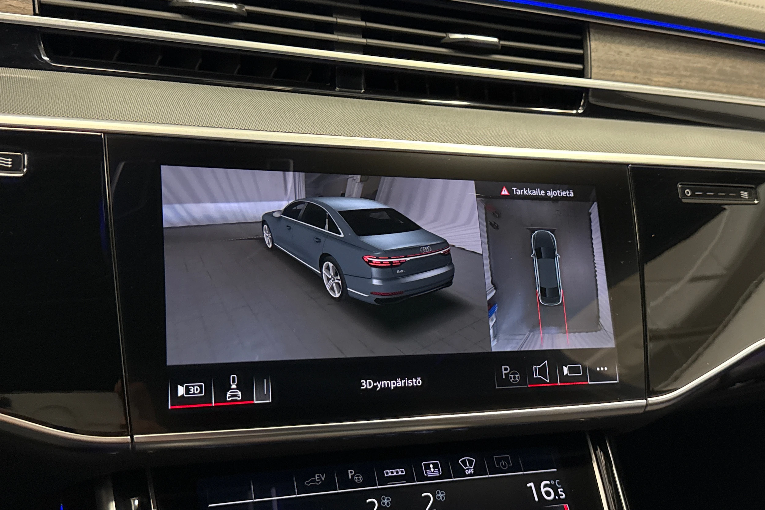 sininen Audi A8 2025 kuva 18.