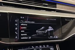 sininen Audi A8 2025 kuva 21.