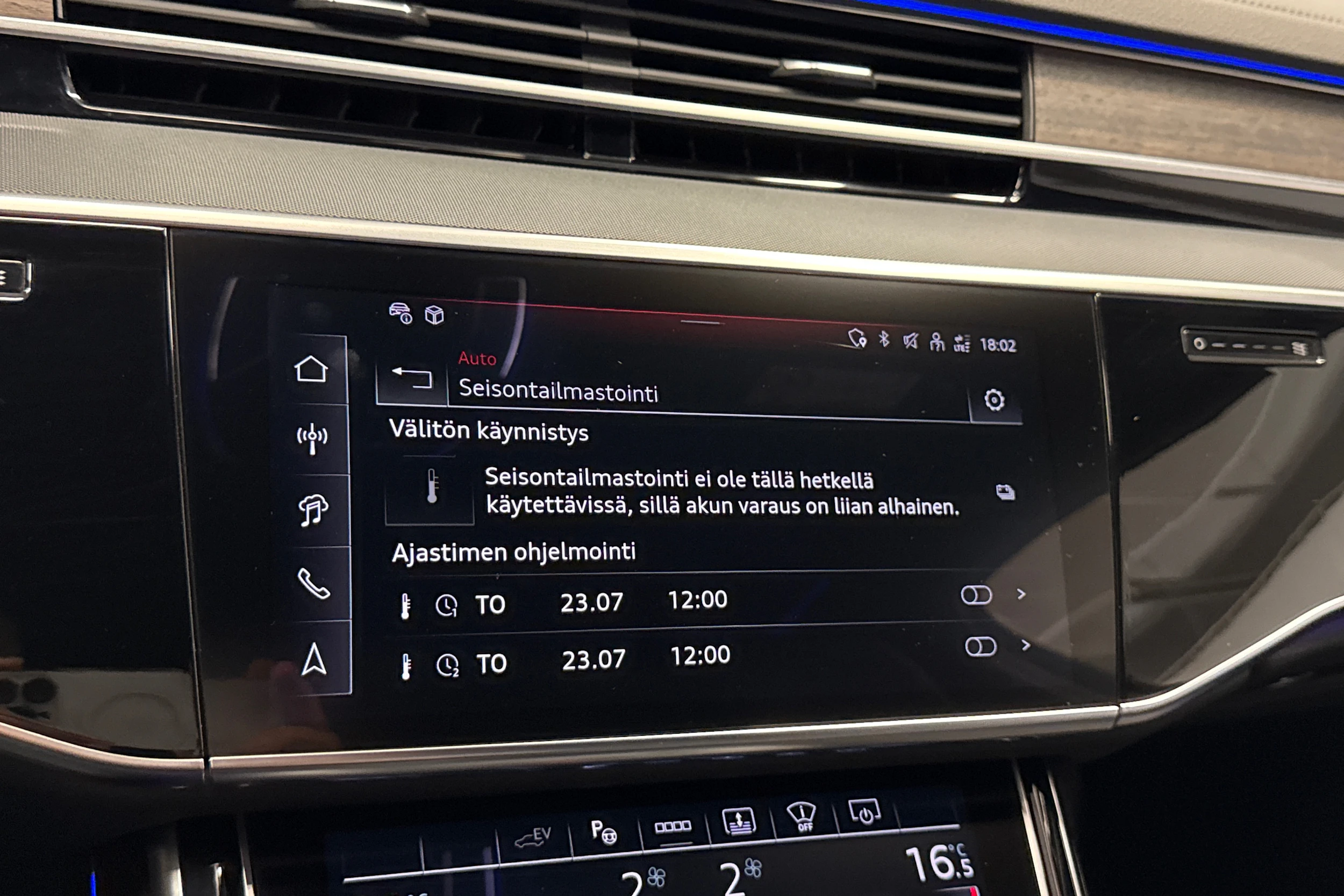 sininen Audi A8 2025 kuva 24.