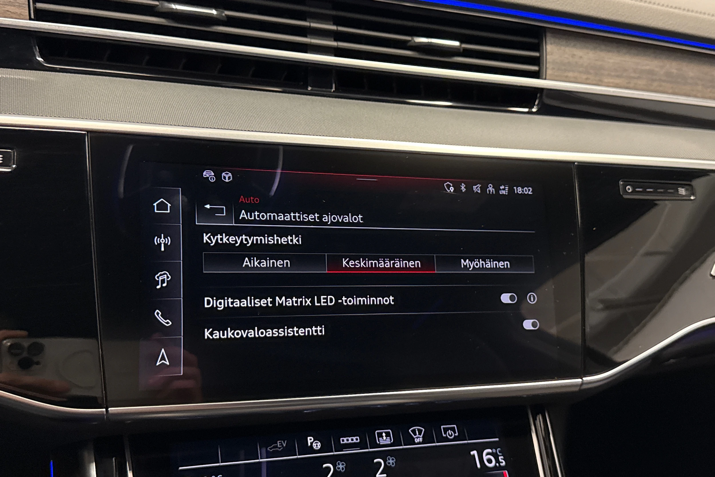 sininen Audi A8 2025 kuva 25.