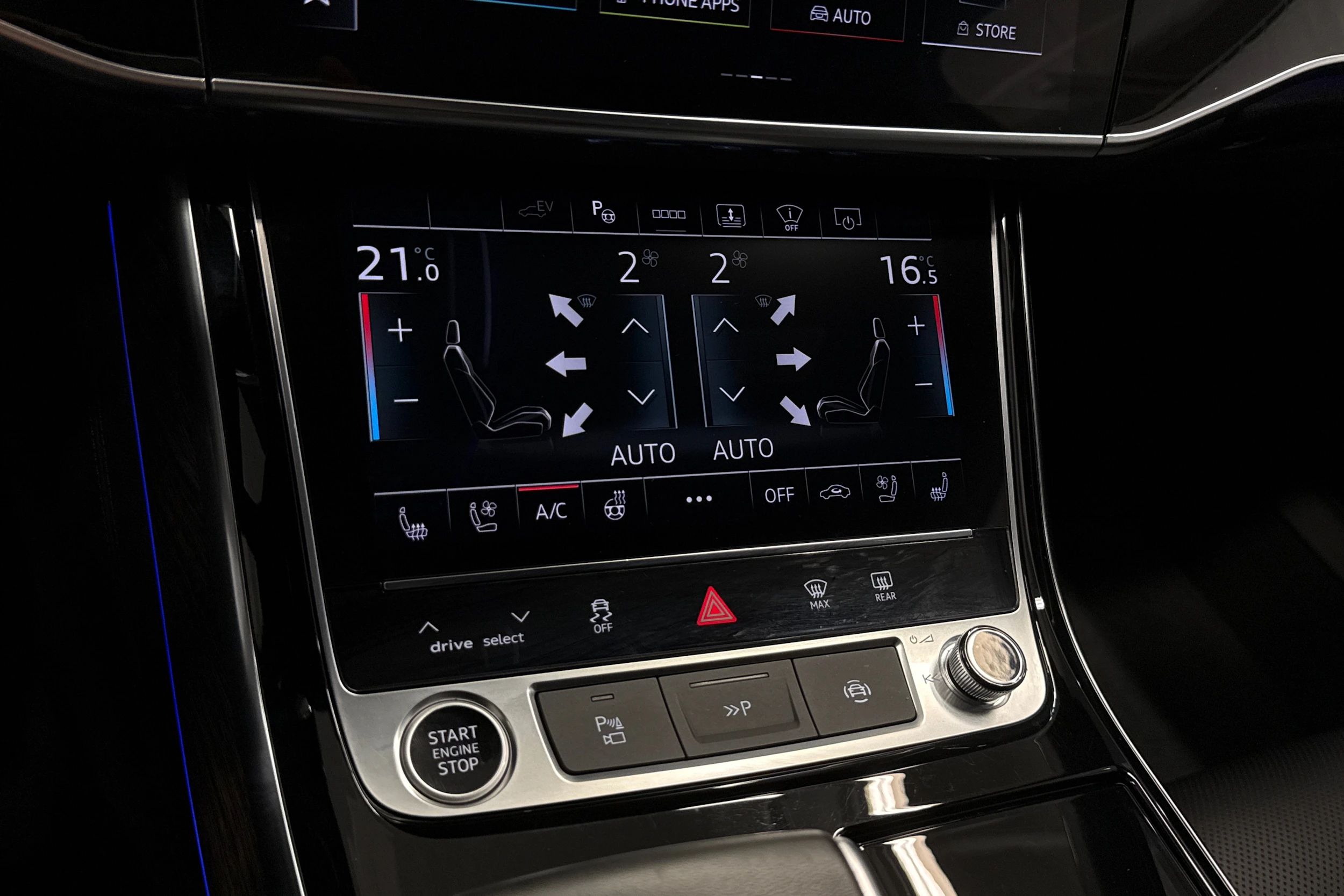 sininen Audi A8 2025 kuva 29.