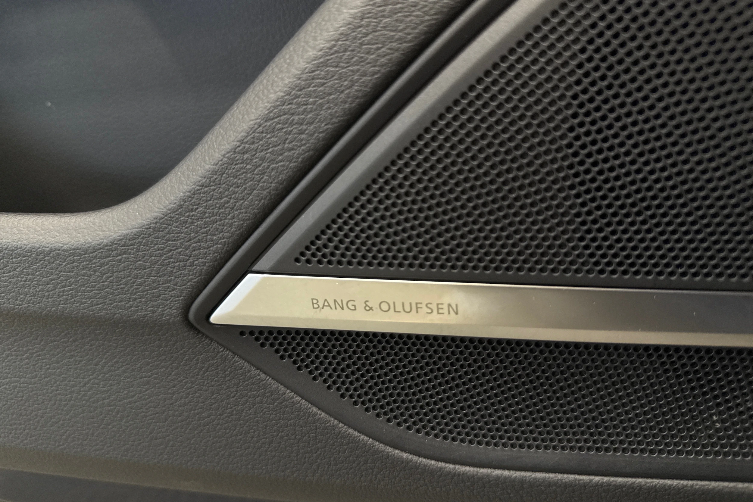 sininen Audi A8 2025 kuva 32.