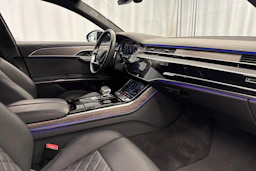 sininen Audi A8 2025 kuva 36.