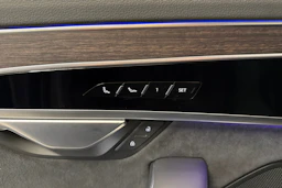 sininen Audi A8 2025 kuva 40.