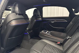 sininen Audi A8 2025 kuva 41.