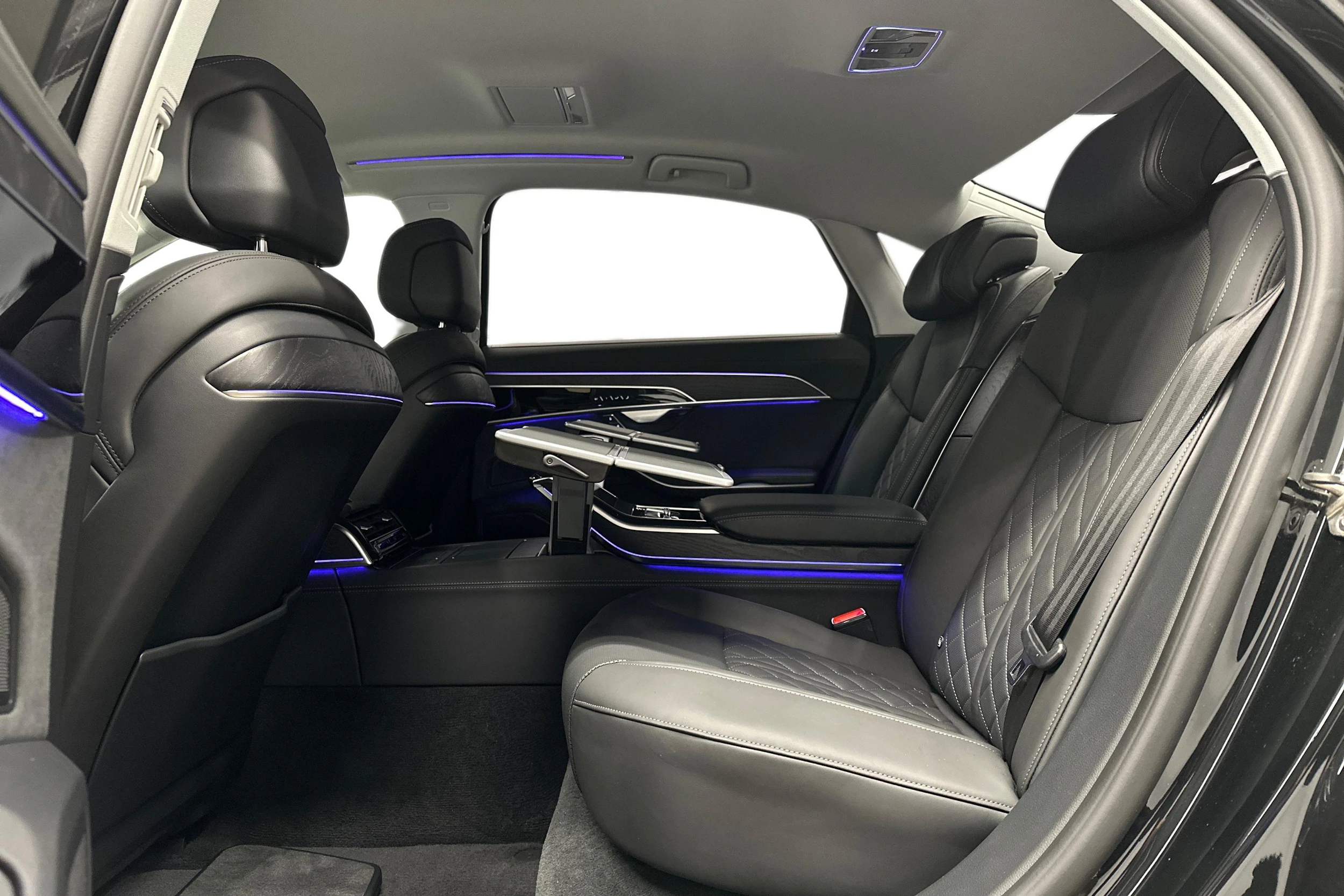 musta Audi A8 2025 kuva 8.