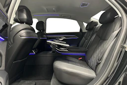 musta Audi A8 2025 kuva 8.
